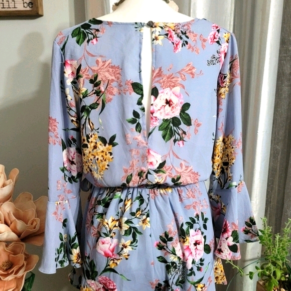 Bell Sleeved Romper - Picture 4 of 9